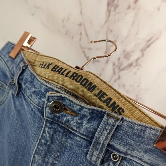 Duluth Trading Jeans Mens 34 X 30 Flex Ballroom Light Wash Denim Blue - Picture 9 of 11